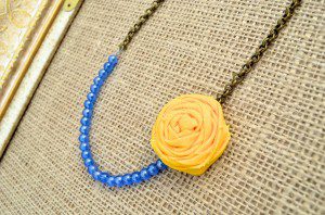 Yellow rosette necklace (2)