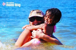 To the Mama with Her Hands Full: I See You | Des Moines Moms Blog