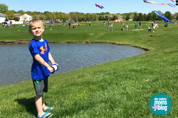 Kites on the Green in Johnston, Iowa // Des Moines Moms Blog