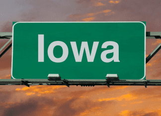 Green Iowa road sign. Living in Iowa. Des Moines Mom