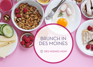 plates with brunch food. Brunch in Des Moines. Des Moines Mom