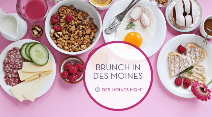 plates with brunch food. Brunch in Des Moines. Des Moines Mom