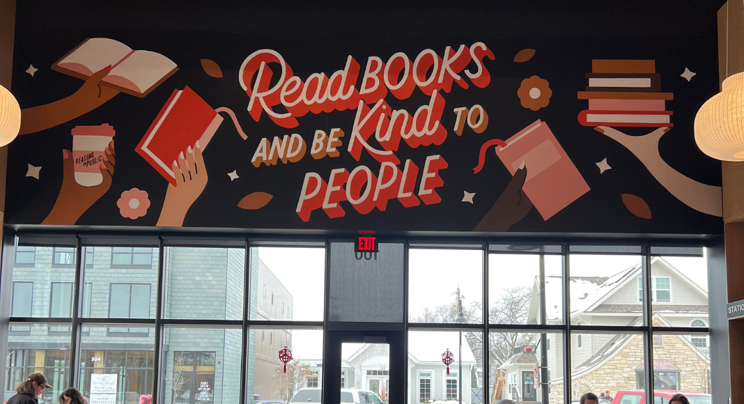 local book stores in Des Moines Reading In Public